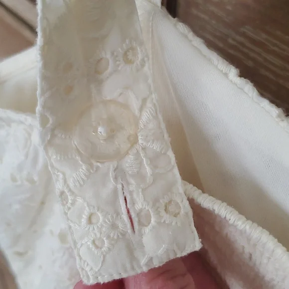 Cream Button-Down Eyelet Dress American Eagle Size Small Adjustable Button Strap - Picture 4 of 4